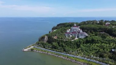 Miri Şehri 'nin ünlü plajları, nehirleri, şehirleri ve manzaralı çevresiyle Landmark ve Turist Çekim alanları