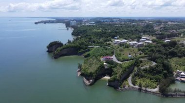 Miri Şehri 'nin ünlü plajları, nehirleri, şehirleri ve manzaralı çevresiyle Landmark ve Turist Çekim alanları