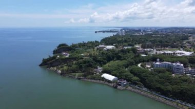 Miri Şehri 'nin ünlü plajları, nehirleri, şehirleri ve manzaralı çevresiyle Landmark ve Turist Çekim alanları