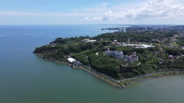 Miri Şehri 'nin ünlü plajları, nehirleri, şehirleri ve manzaralı çevresiyle Landmark ve Turist Çekim alanları