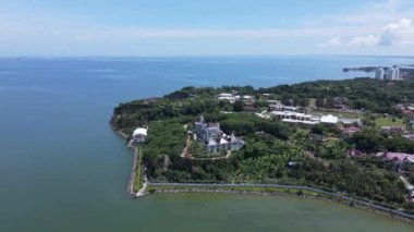 Miri Şehri 'nin ünlü plajları, nehirleri, şehirleri ve manzaralı çevresiyle Landmark ve Turist Çekim alanları