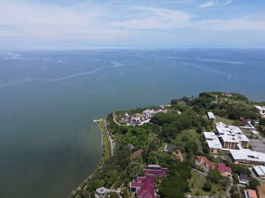 Miri Şehri 'nin ünlü plajları, nehirleri, şehirleri ve manzaralı çevresiyle Landmark ve Turist Çekim alanları