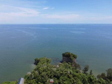 Miri Şehri 'nin ünlü plajları, nehirleri, şehirleri ve manzaralı çevresiyle Landmark ve Turist Çekim alanları