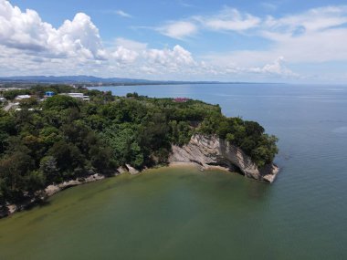 Miri Şehri 'nin ünlü plajları, nehirleri, şehirleri ve manzaralı çevresiyle Landmark ve Turist Çekim alanları