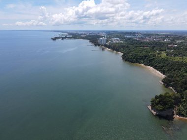 Miri Şehri 'nin ünlü plajları, nehirleri, şehirleri ve manzaralı çevresiyle Landmark ve Turist Çekim alanları