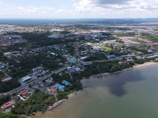 Miri Şehri 'nin ünlü plajları, nehirleri, şehirleri ve manzaralı çevresiyle Landmark ve Turist Çekim alanları
