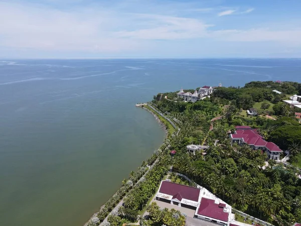 Miri Şehri 'nin ünlü plajları, nehirleri, şehirleri ve manzaralı çevresiyle Landmark ve Turist Çekim alanları