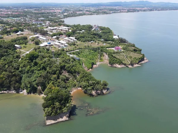 Miri Şehri 'nin ünlü plajları, nehirleri, şehirleri ve manzaralı çevresiyle Landmark ve Turist Çekim alanları