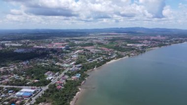 Miri Şehri 'nin ünlü plajları, nehirleri, şehirleri ve manzaralı çevresiyle Landmark ve Turist Çekim alanları