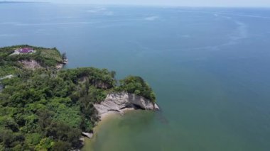 Miri Şehri 'nin ünlü plajları, nehirleri, şehirleri ve manzaralı çevresiyle Landmark ve Turist Çekim alanları