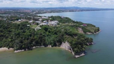 Miri Şehri 'nin ünlü plajları, nehirleri, şehirleri ve manzaralı çevresiyle Landmark ve Turist Çekim alanları