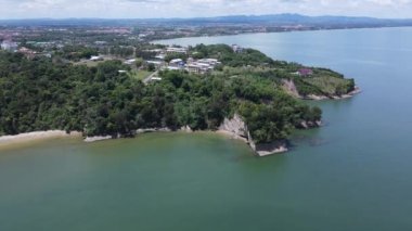 Miri Şehri 'nin ünlü plajları, nehirleri, şehirleri ve manzaralı çevresiyle Landmark ve Turist Çekim alanları