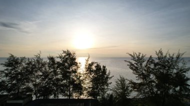 Miri Şehri 'nin ünlü plajları, nehirleri, şehirleri ve manzaralı çevresiyle Landmark ve Turist Çekim alanları