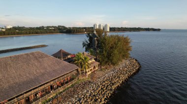 Miri Şehri 'nin ünlü plajları, nehirleri, şehirleri ve manzaralı çevresiyle Landmark ve Turist Çekim alanları