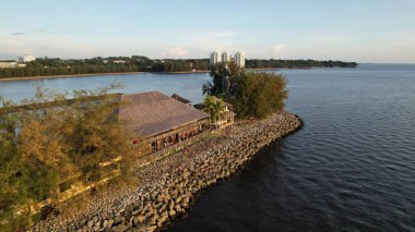 Miri Şehri 'nin ünlü plajları, nehirleri, şehirleri ve manzaralı çevresiyle Landmark ve Turist Çekim alanları