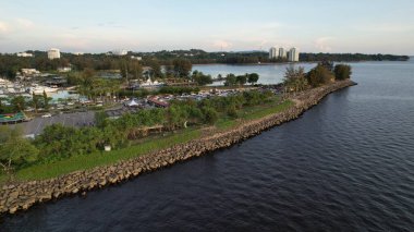 Miri Şehri 'nin ünlü plajları, nehirleri, şehirleri ve manzaralı çevresiyle Landmark ve Turist Çekim alanları