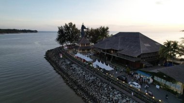 Miri Şehri 'nin ünlü plajları, nehirleri, şehirleri ve manzaralı çevresiyle Landmark ve Turist Çekim alanları