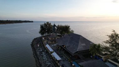 Miri Şehri 'nin ünlü plajları, nehirleri, şehirleri ve manzaralı çevresiyle Landmark ve Turist Çekim alanları