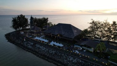 Miri Şehri 'nin ünlü plajları, nehirleri, şehirleri ve manzaralı çevresiyle Landmark ve Turist Çekim alanları