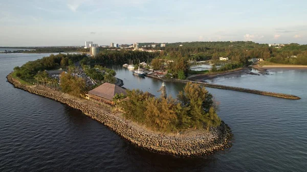 Miri Şehri 'nin ünlü plajları, nehirleri, şehirleri ve manzaralı çevresiyle Landmark ve Turist Çekim alanları