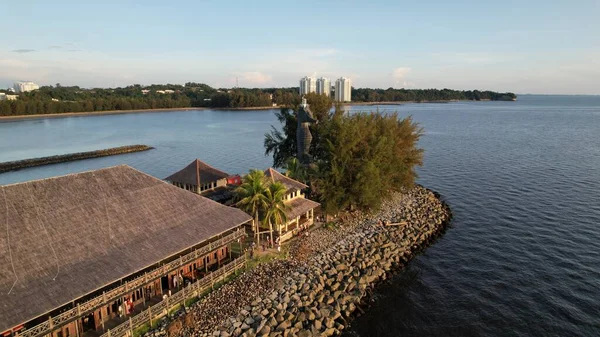 Miri Şehri 'nin ünlü plajları, nehirleri, şehirleri ve manzaralı çevresiyle Landmark ve Turist Çekim alanları