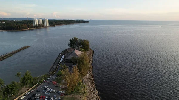 Miri Şehri 'nin ünlü plajları, nehirleri, şehirleri ve manzaralı çevresiyle Landmark ve Turist Çekim alanları