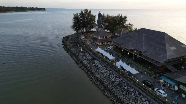 Miri Şehri 'nin ünlü plajları, nehirleri, şehirleri ve manzaralı çevresiyle Landmark ve Turist Çekim alanları