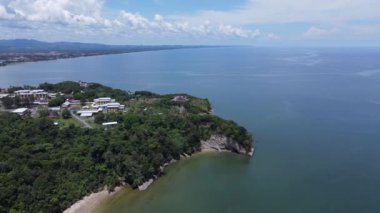 Miri Şehri 'nin ünlü plajları, nehirleri, şehirleri ve manzaralı çevresiyle Landmark ve Turist Çekim alanları