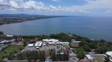 Miri Şehri 'nin ünlü plajları, nehirleri, şehirleri ve manzaralı çevresiyle Landmark ve Turist Çekim alanları