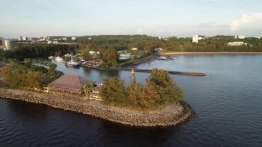 Miri Şehri 'nin ünlü plajları, nehirleri, şehirleri ve manzaralı çevresiyle Landmark ve Turist Çekim alanları