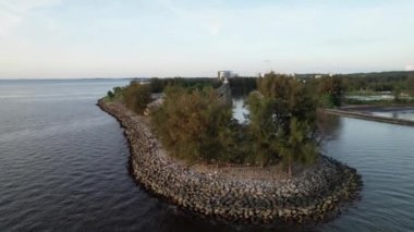 Miri Şehri 'nin ünlü plajları, nehirleri, şehirleri ve manzaralı çevresiyle Landmark ve Turist Çekim alanları