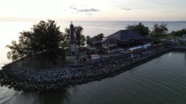 Miri Şehri 'nin ünlü plajları, nehirleri, şehirleri ve manzaralı çevresiyle Landmark ve Turist Çekim alanları