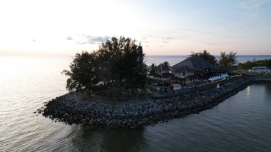 Miri Şehri 'nin ünlü plajları, nehirleri, şehirleri ve manzaralı çevresiyle Landmark ve Turist Çekim alanları