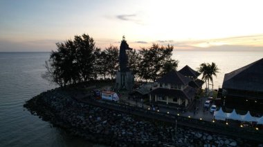 Miri Şehri 'nin ünlü plajları, nehirleri, şehirleri ve manzaralı çevresiyle Landmark ve Turist Çekim alanları