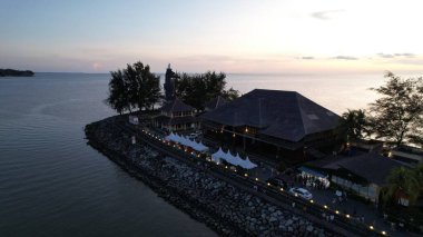 Miri Şehri 'nin ünlü plajları, nehirleri, şehirleri ve manzaralı çevresiyle Landmark ve Turist Çekim alanları