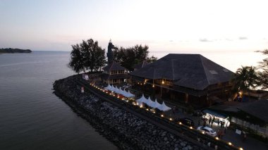 Miri Şehri 'nin ünlü plajları, nehirleri, şehirleri ve manzaralı çevresiyle Landmark ve Turist Çekim alanları