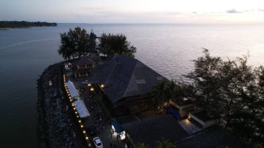 Miri Şehri 'nin ünlü plajları, nehirleri, şehirleri ve manzaralı çevresiyle Landmark ve Turist Çekim alanları