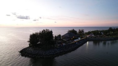 Miri Şehri 'nin ünlü plajları, nehirleri, şehirleri ve manzaralı çevresiyle Landmark ve Turist Çekim alanları