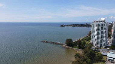 Miri Şehri 'nin ünlü plajları, nehirleri, şehirleri ve manzaralı çevresiyle Landmark ve Turist Çekim alanları