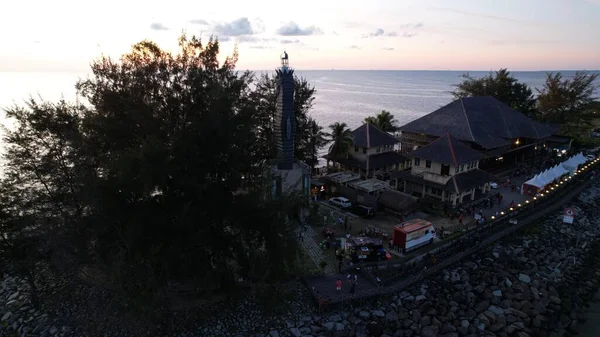 Miri Şehri 'nin ünlü plajları, nehirleri, şehirleri ve manzaralı çevresiyle Landmark ve Turist Çekim alanları