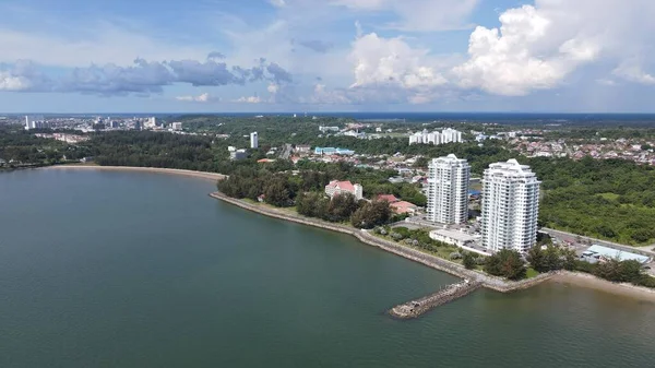 Miri Şehri 'nin ünlü plajları, nehirleri, şehirleri ve manzaralı çevresiyle Landmark ve Turist Çekim alanları