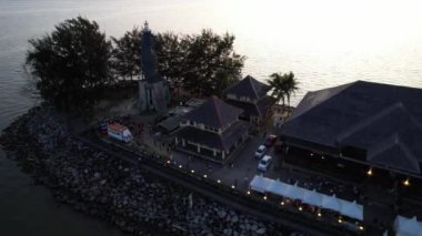 Miri Şehri 'nin ünlü plajları, nehirleri, şehirleri ve manzaralı çevresiyle Landmark ve Turist Çekim alanları