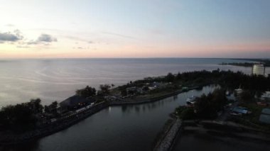 Miri Şehri 'nin ünlü plajları, nehirleri, şehirleri ve manzaralı çevresiyle Landmark ve Turist Çekim alanları