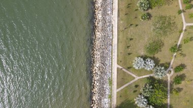 Miri Şehri 'nin ünlü plajları, nehirleri, şehirleri ve manzaralı çevresiyle Landmark ve Turist Çekim alanları