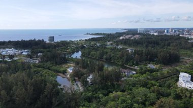 Miri Şehri 'nin ünlü plajları, nehirleri, şehirleri ve manzaralı çevresiyle Landmark ve Turist Çekim alanları