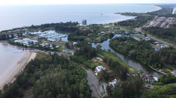 Miri Şehri 'nin ünlü plajları, nehirleri, şehirleri ve manzaralı çevresiyle Landmark ve Turist Çekim alanları
