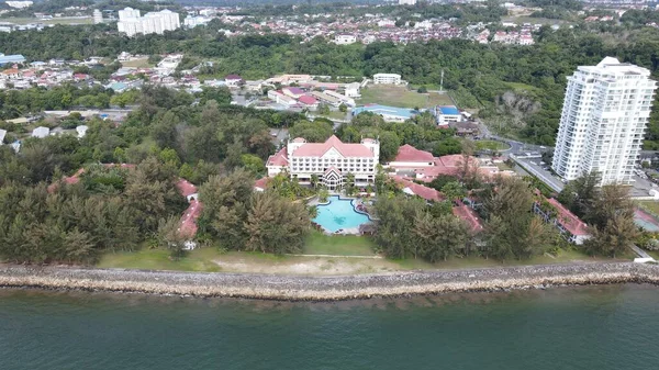 Miri Şehri 'nin ünlü plajları, nehirleri, şehirleri ve manzaralı çevresiyle Landmark ve Turist Çekim alanları