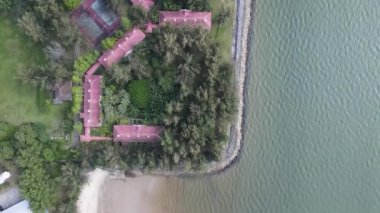 Miri Şehri 'nin ünlü plajları, nehirleri, şehirleri ve manzaralı çevresiyle Landmark ve Turist Çekim alanları