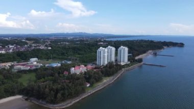 Miri Şehri 'nin ünlü plajları, nehirleri, şehirleri ve manzaralı çevresiyle Landmark ve Turist Çekim alanları