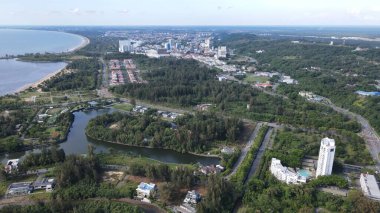 Miri Şehri 'nin ünlü plajları, nehirleri, şehirleri ve manzaralı çevresiyle Landmark ve Turist Çekim alanları